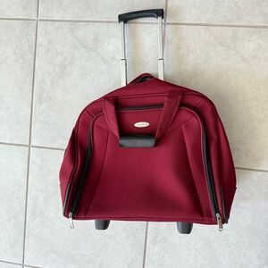 Samsonite Carry On Travel Bag With Expandable Handle Elegant Burgundy Rolling